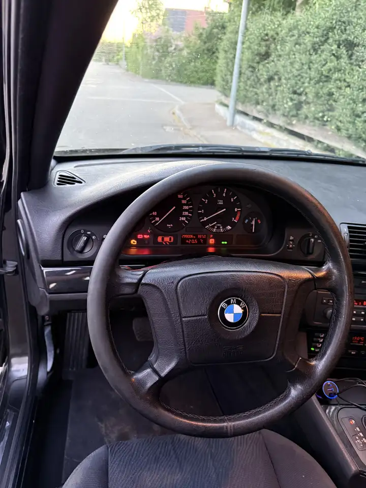 BMW 520i, foto 8