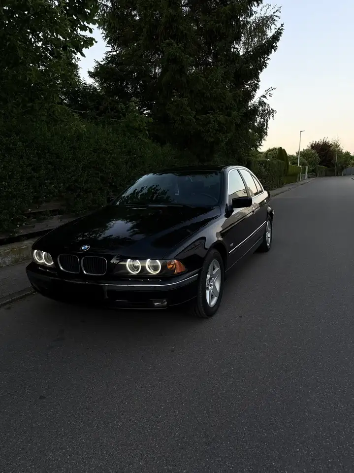 BMW 520i, foto 1