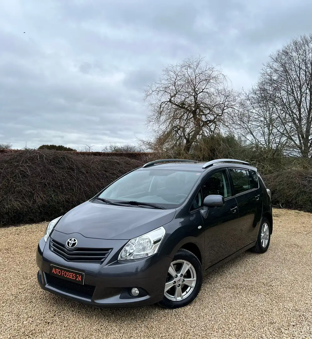 Toyota Verso 2.0 D-4D Executive 126 CV PREMIER PROPRIETAIRE Grau - 1