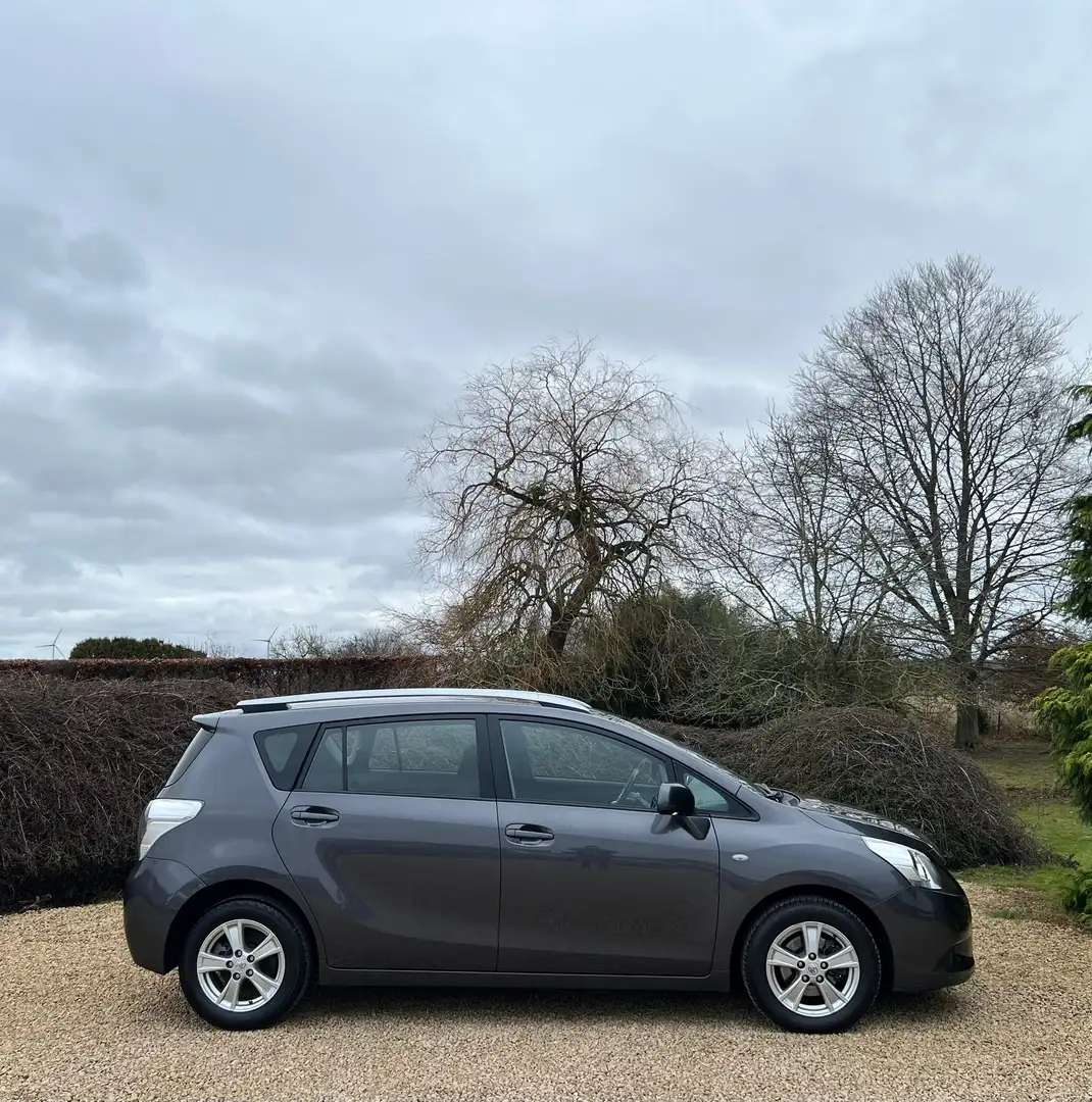 Toyota Verso 2.0 D-4D Executive 126 CV PREMIER PROPRIETAIRE Grau - 2