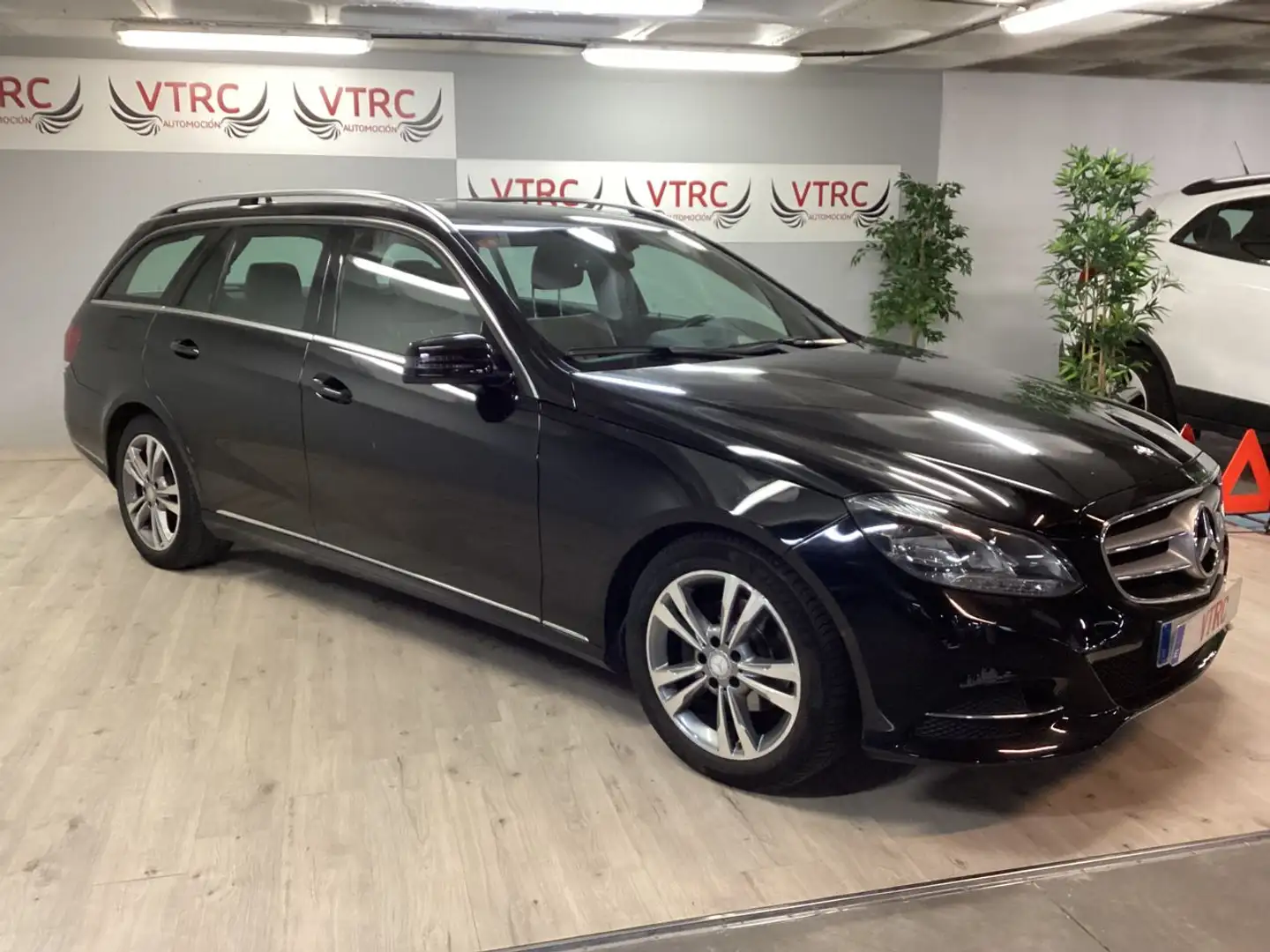 Mercedes-Benz E 220 Estate BT 9G-Tronic Negro - 2