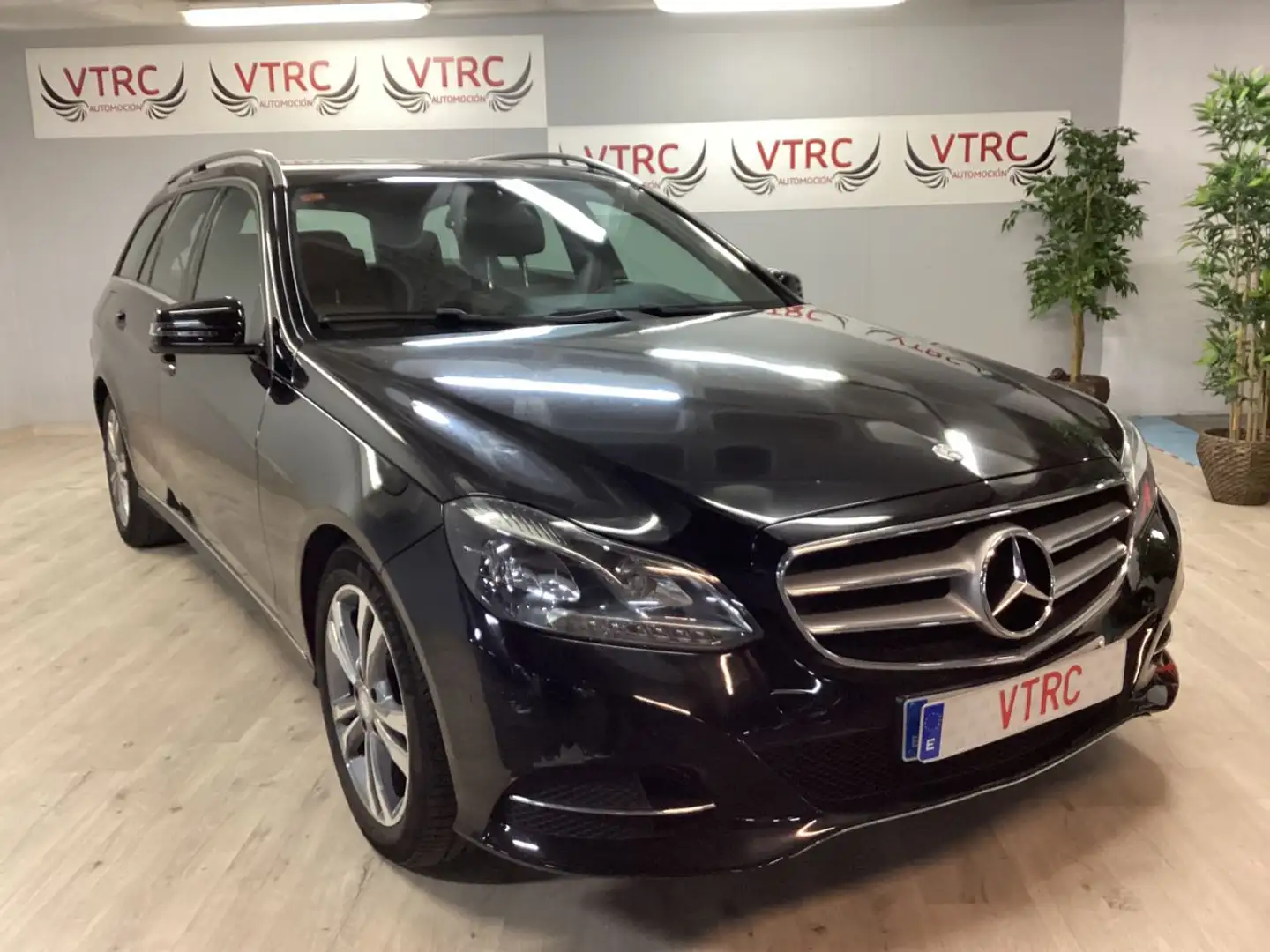 Mercedes-Benz E 220 Estate BT 9G-Tronic Negro - 1