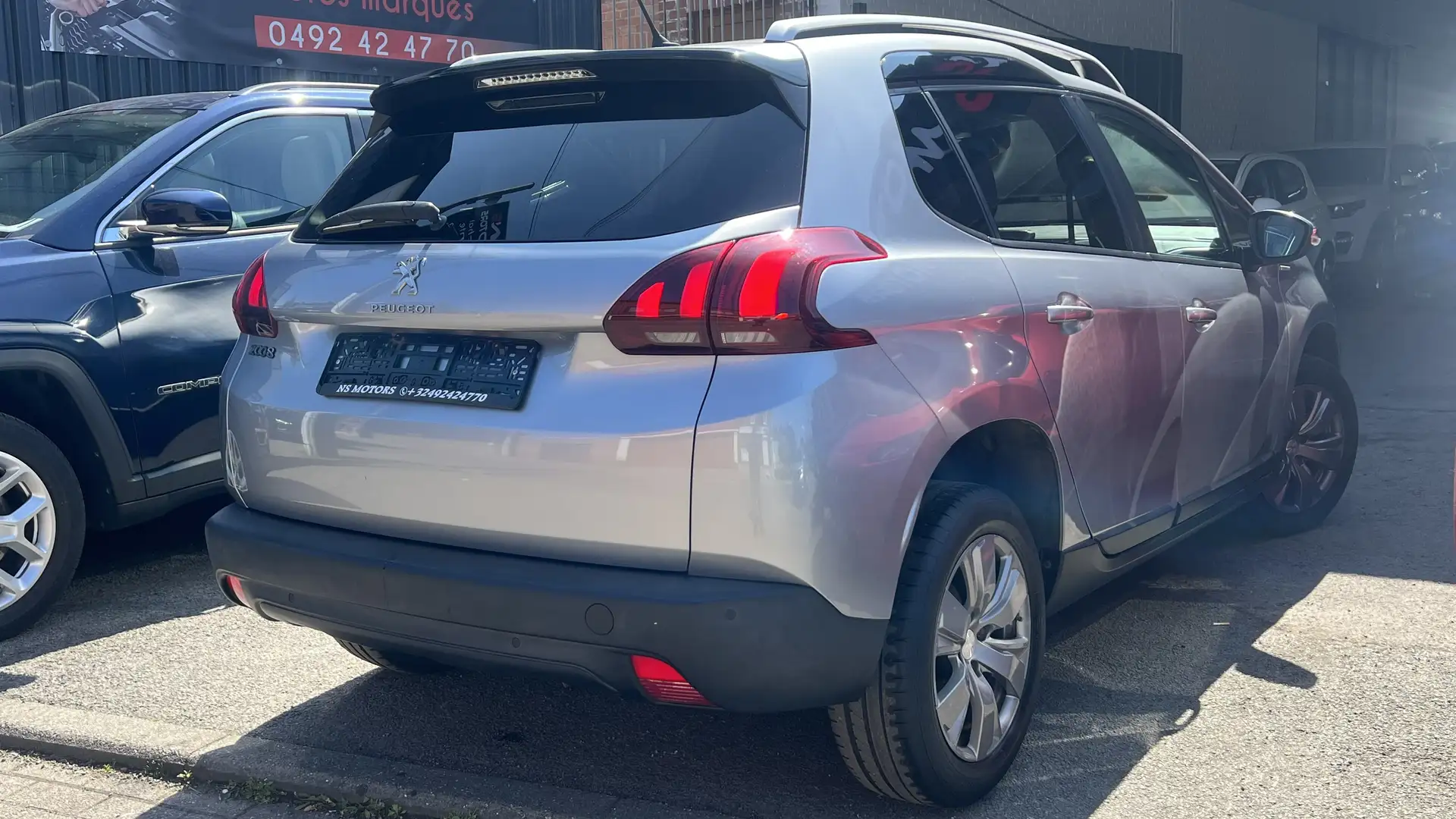 Peugeot 2008 1.2i PureTech Style Argent - 2