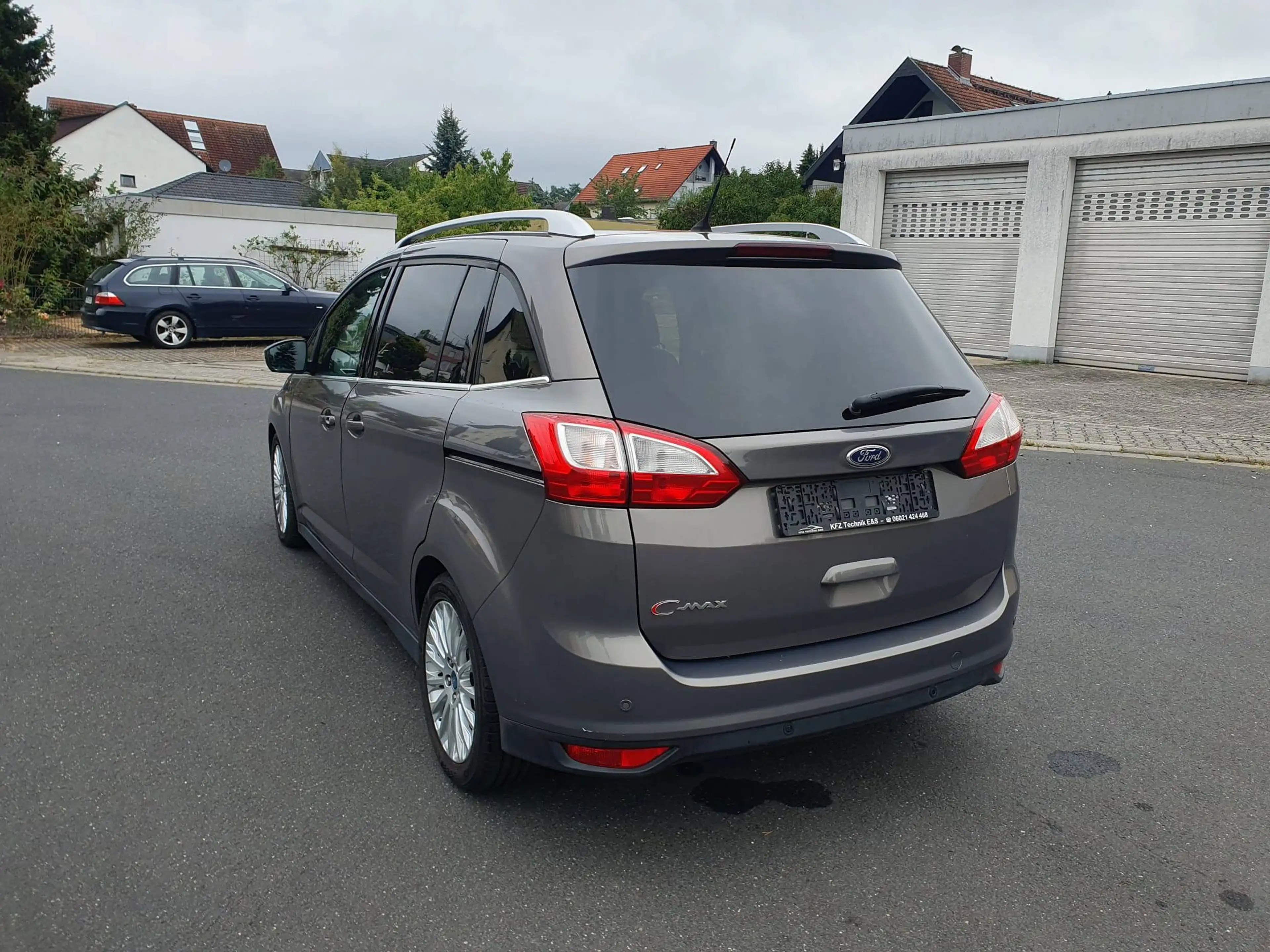 Ford Grand C-Max Titanium — photo 10
