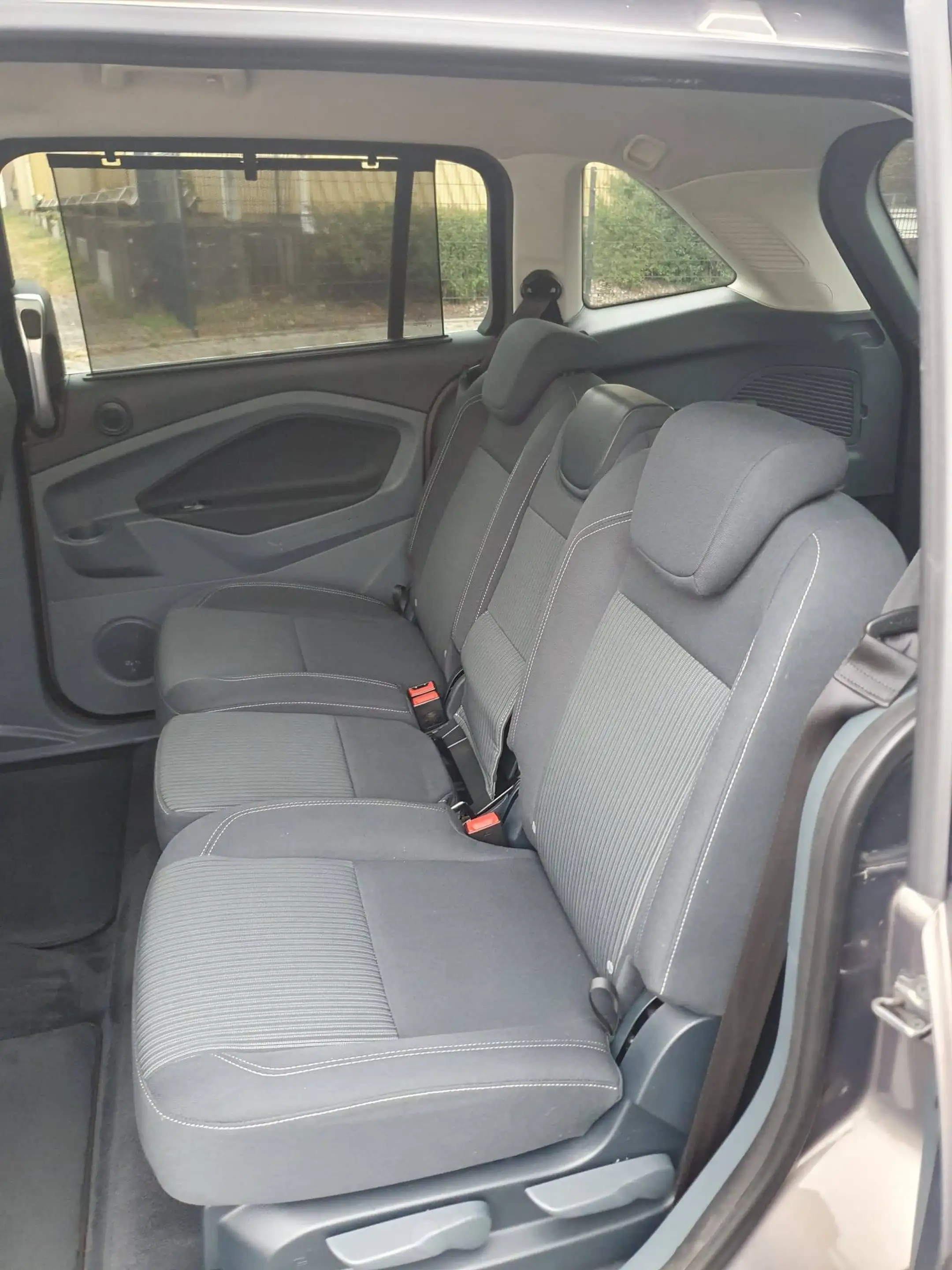 Ford Grand C-Max Titanium — photo 8