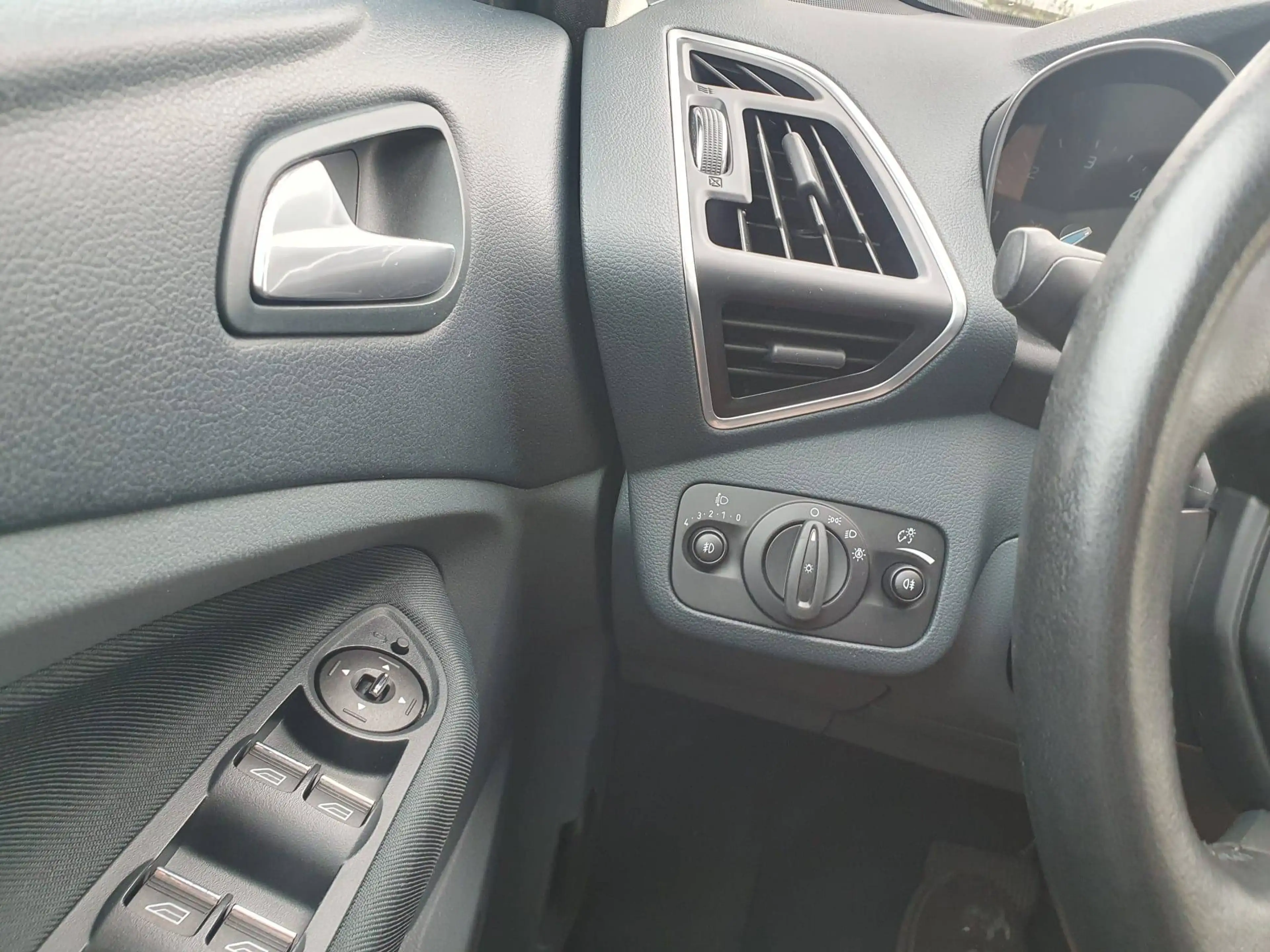 Ford Grand C-Max Titanium — photo 11