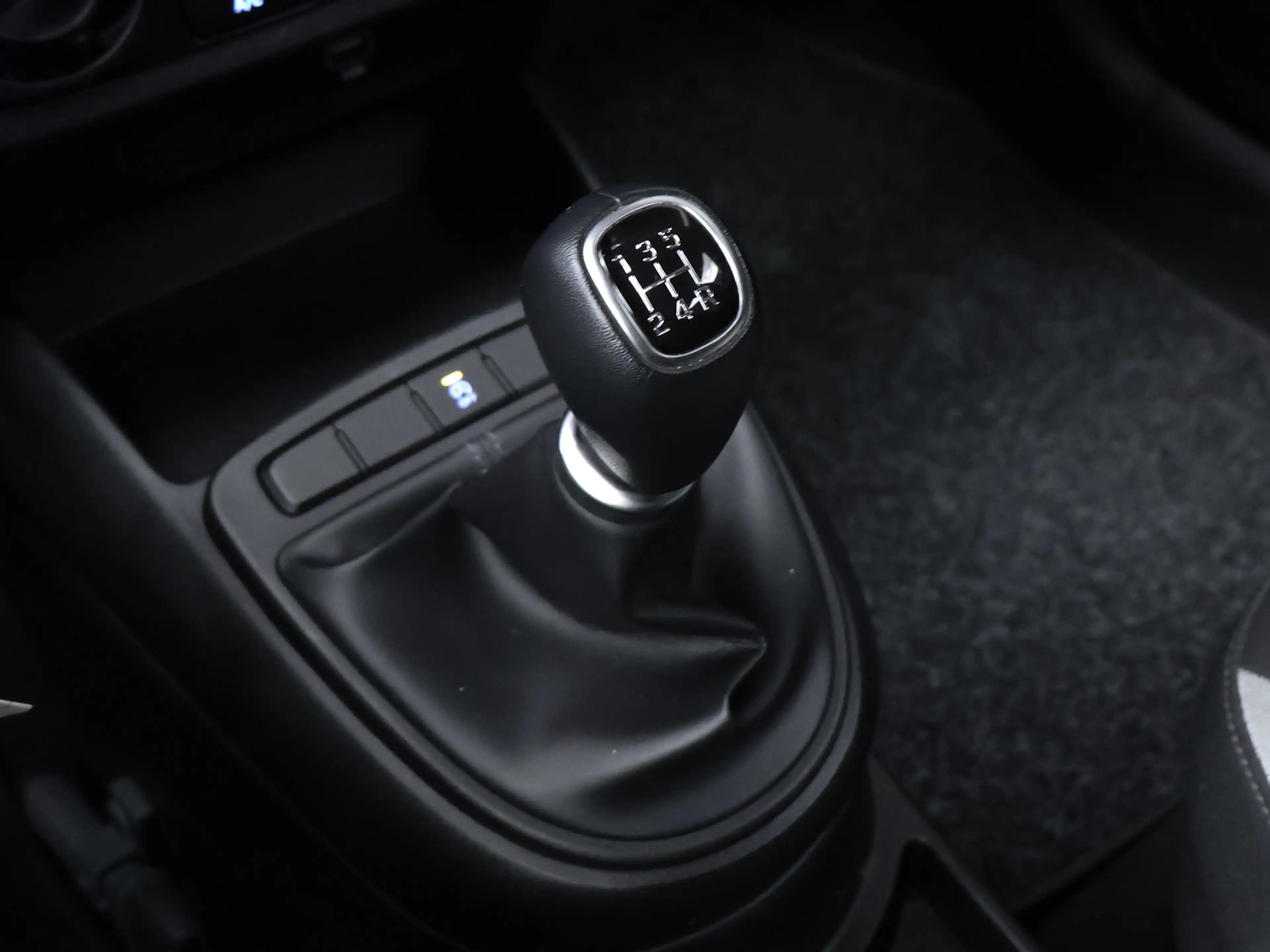 Hyundai i10 1.0 Comfort Sport (APPLE CARPLAY,NAVI,CLIMATE,CRUI — photo 17