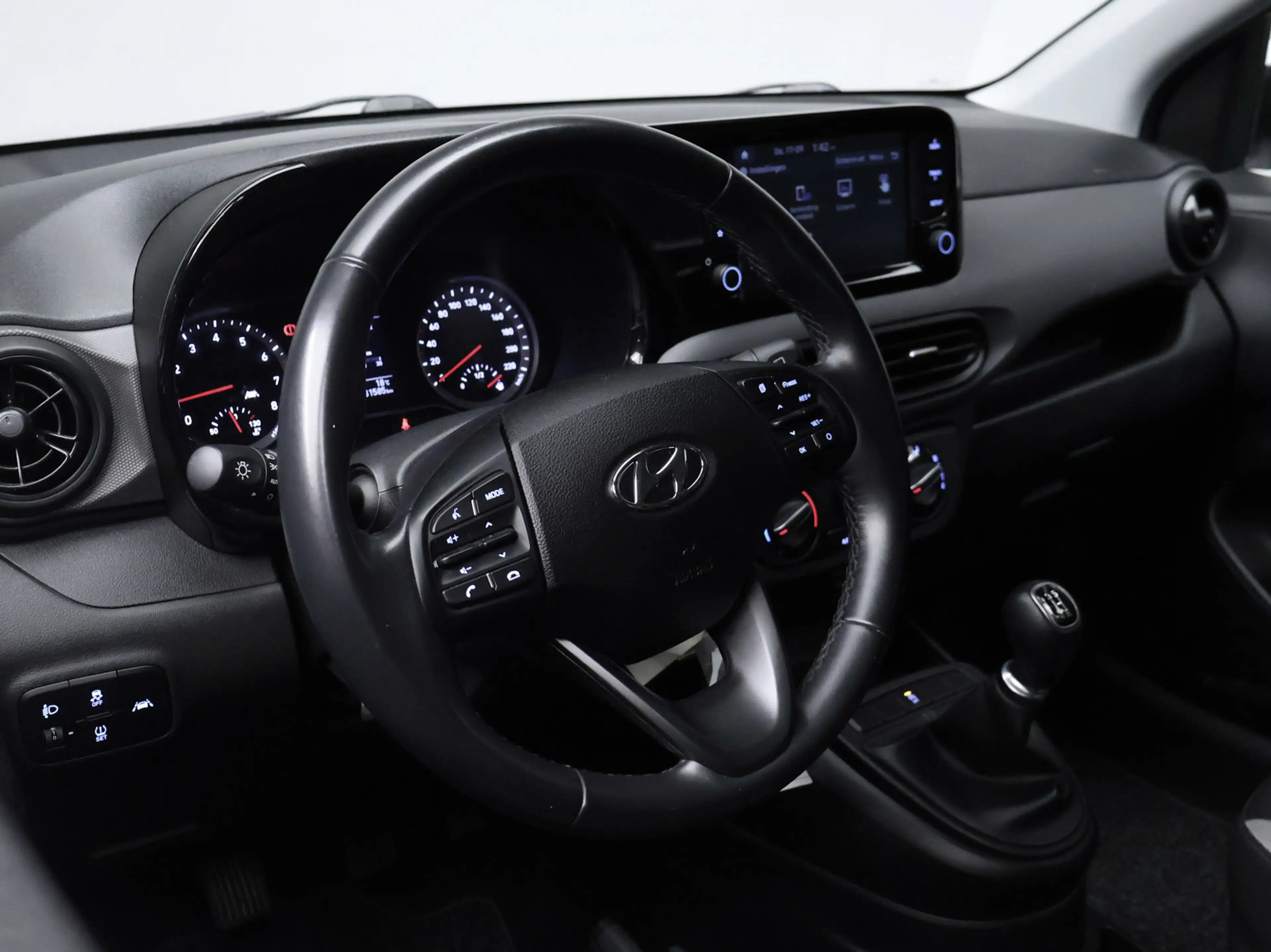 Hyundai i10 1.0 Comfort Sport (APPLE CARPLAY,NAVI,CLIMATE,CRUI — photo 21