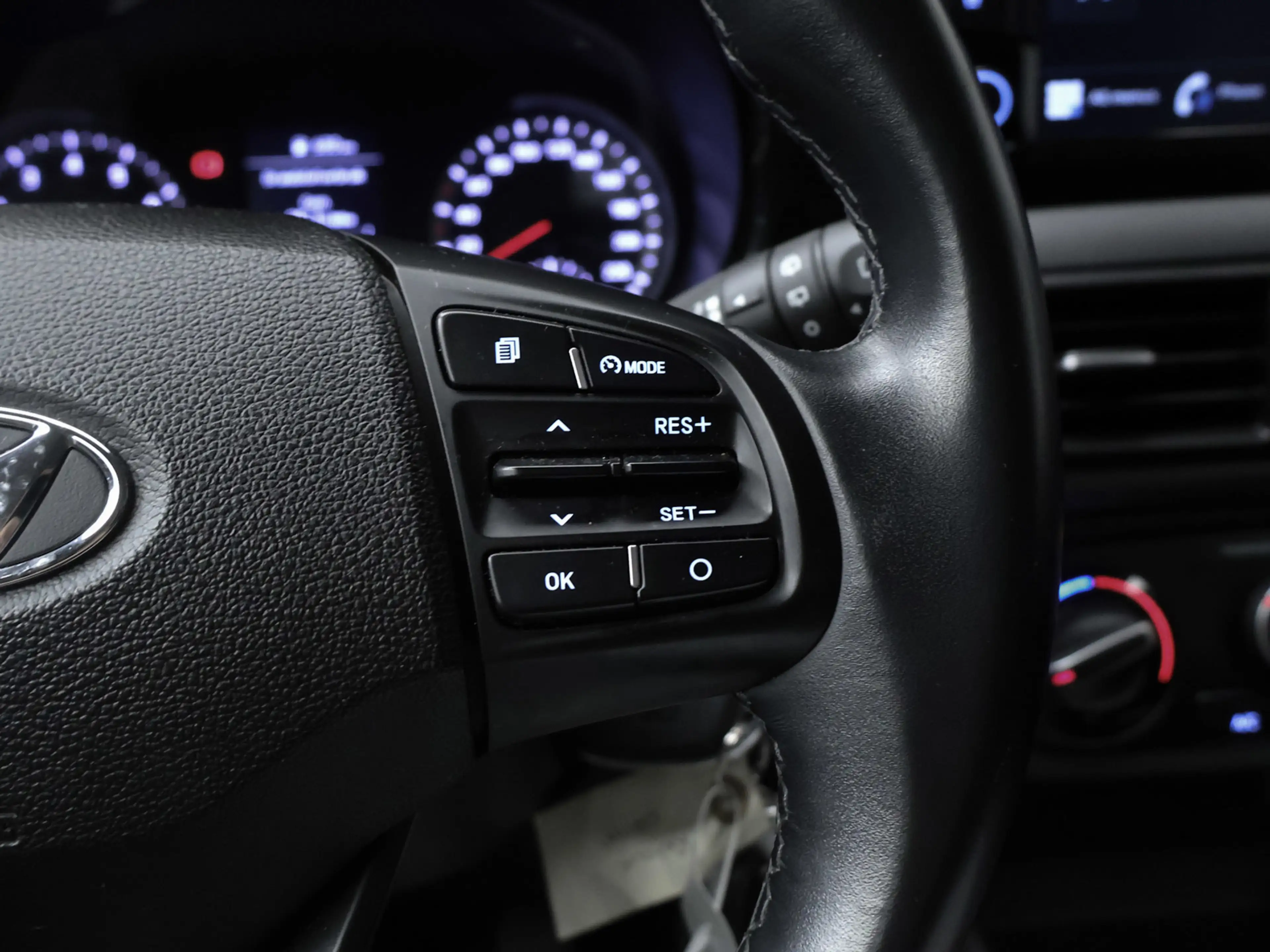 Hyundai i10 1.0 Comfort Sport (APPLE CARPLAY,NAVI,CLIMATE,CRUI — photo 11