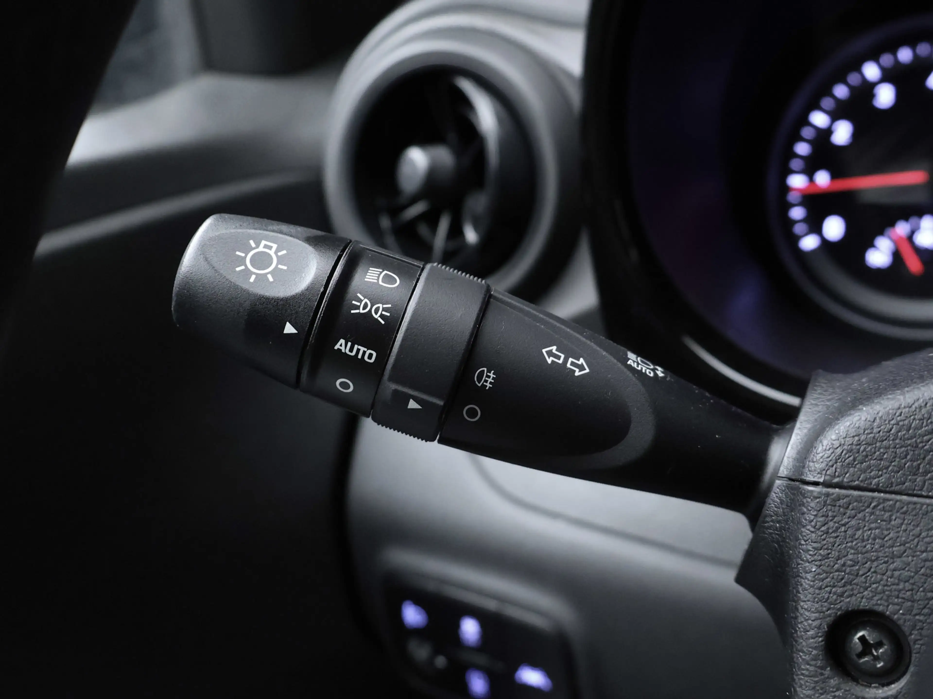 Hyundai i10 1.0 Comfort Sport (APPLE CARPLAY,NAVI,CLIMATE,CRUI — photo 9