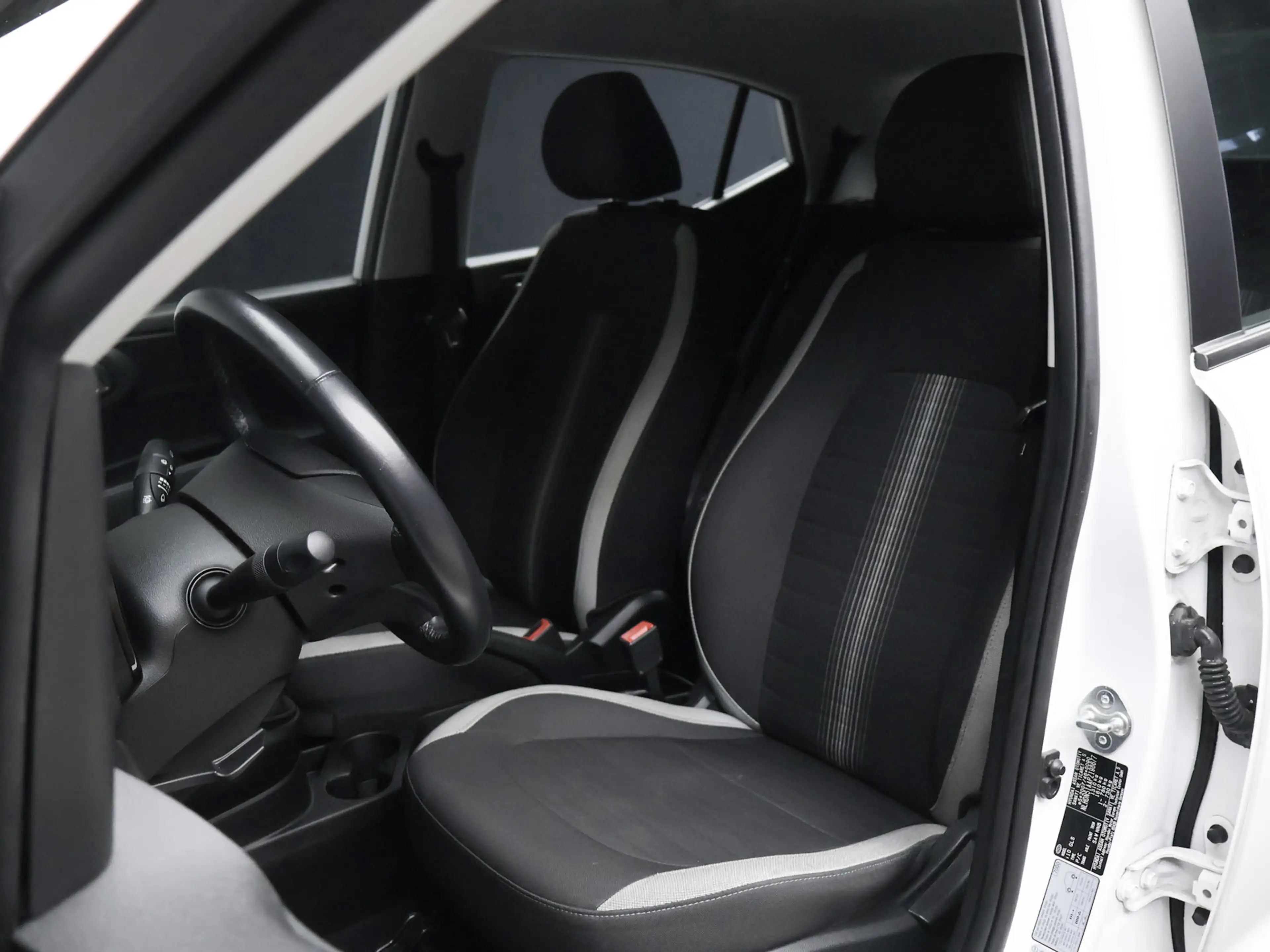 Hyundai i10 1.0 Comfort Sport (APPLE CARPLAY,NAVI,CLIMATE,CRUI — photo 22