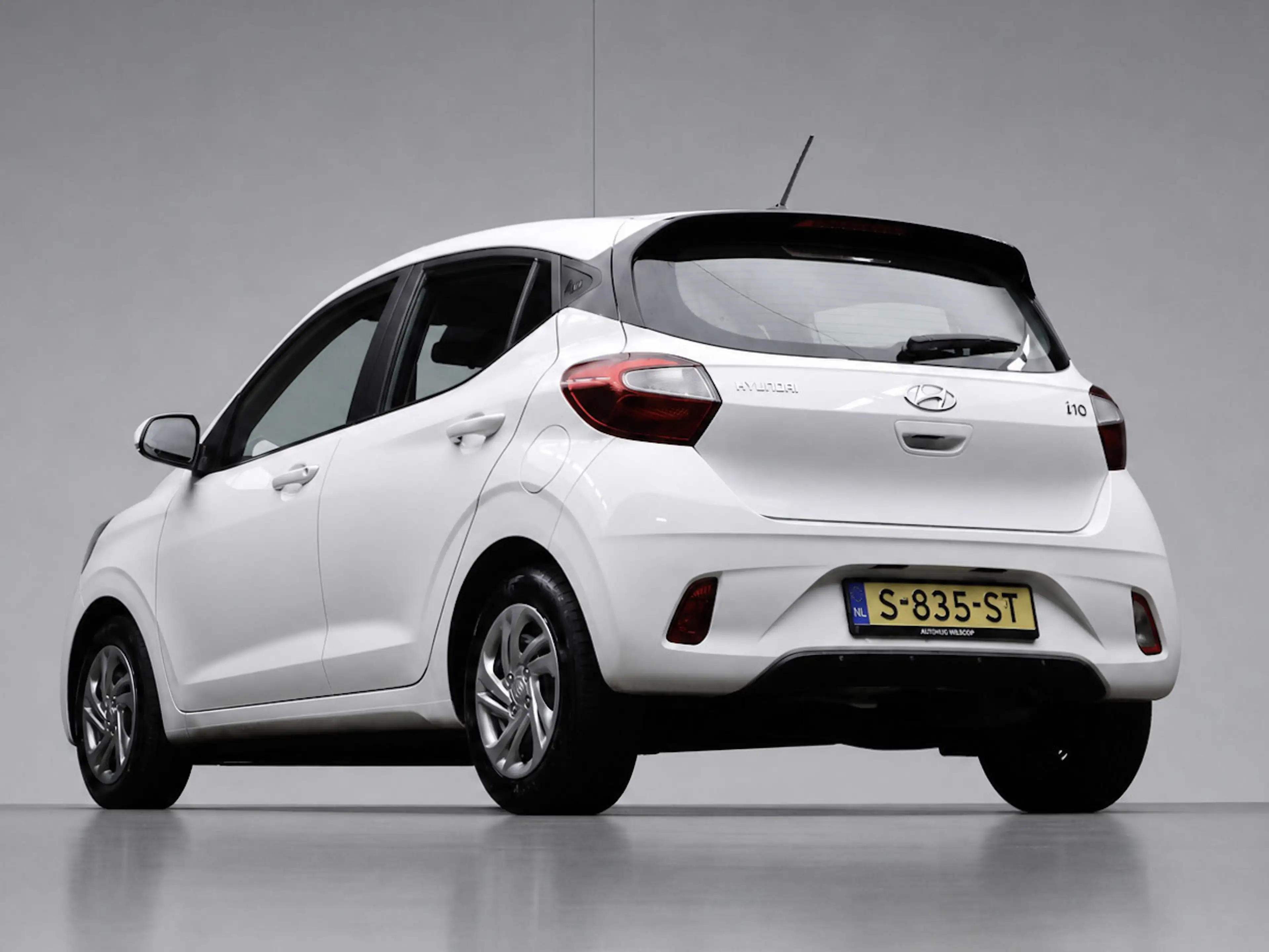 Hyundai i10 1.0 Comfort Sport (APPLE CARPLAY,NAVI,CLIMATE,CRUI — photo 4