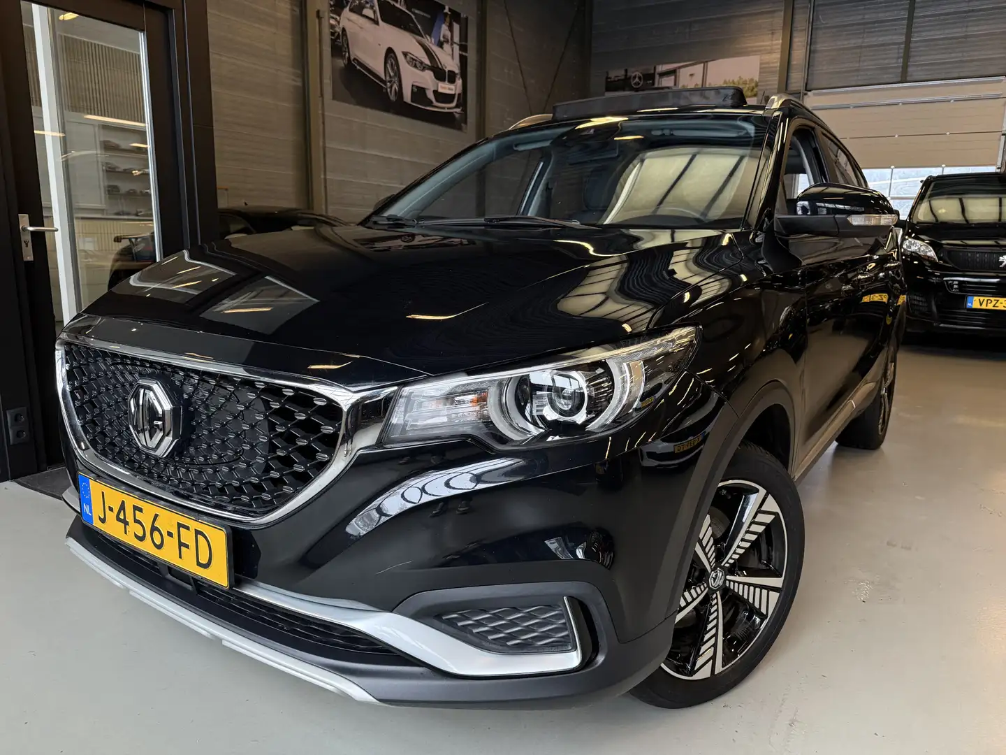 MG ZS MG EV Luxury 45 kWh ACC, Camera, Pano, Carplay Schwarz - 1