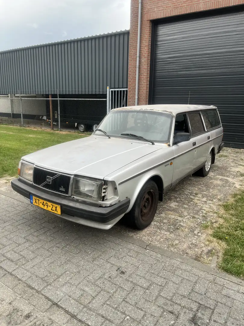 Volvo 240 DL - 2