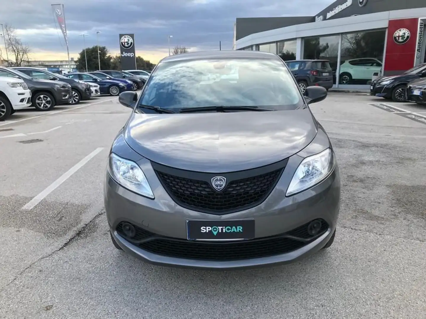 Lancia Ypsilon 0.9 TwinAir 70 CV 5 porte Metano Ecochic Grigio - 2
