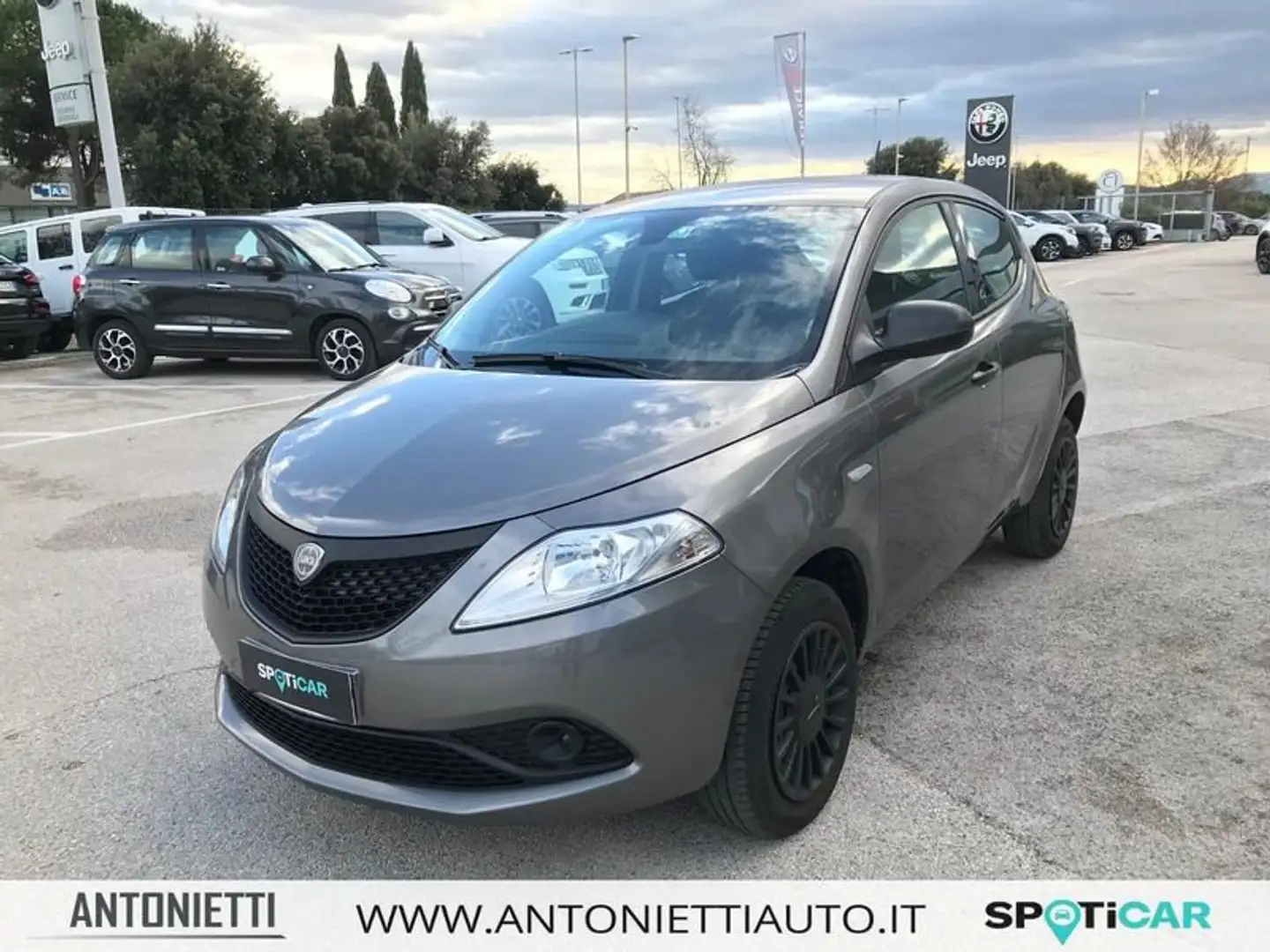 Lancia Ypsilon 0.9 TwinAir 70 CV 5 porte Metano Ecochic Grigio - 1