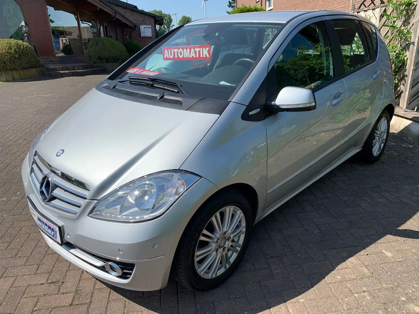 Mercedes-Benz A 180 Elegance Autom. Parktronic 1.Hand Silber - 2
