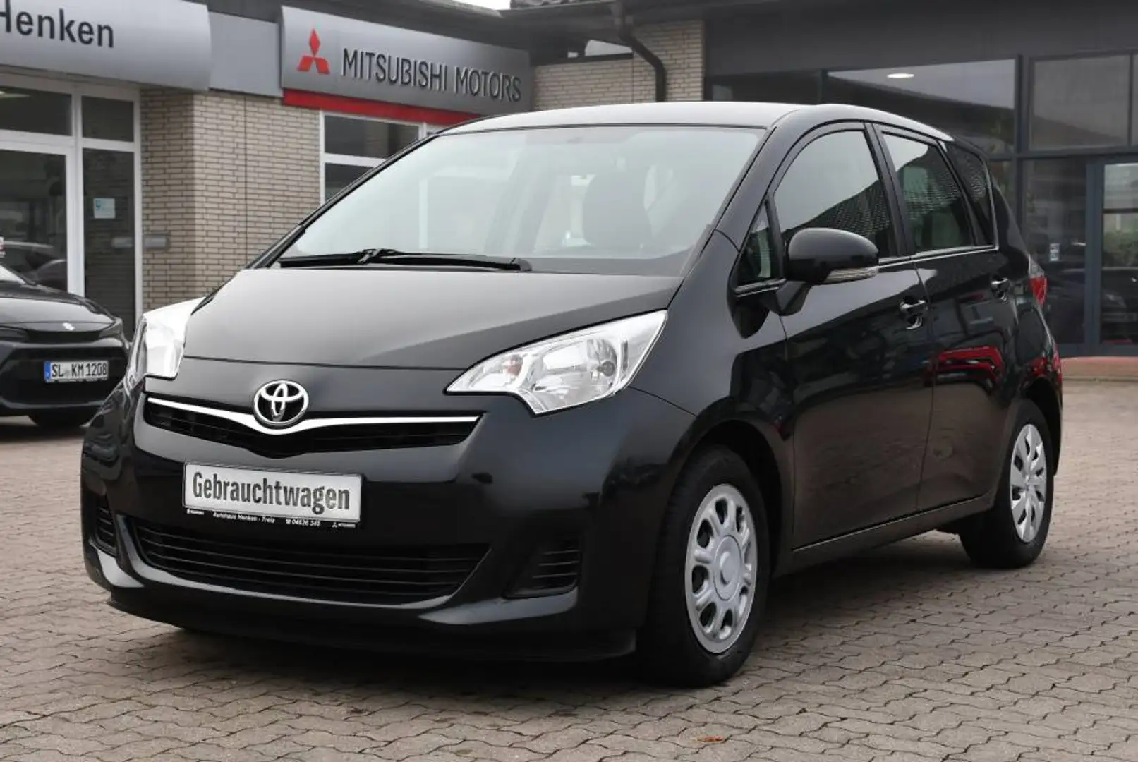 Toyota Verso-S Negru - 1