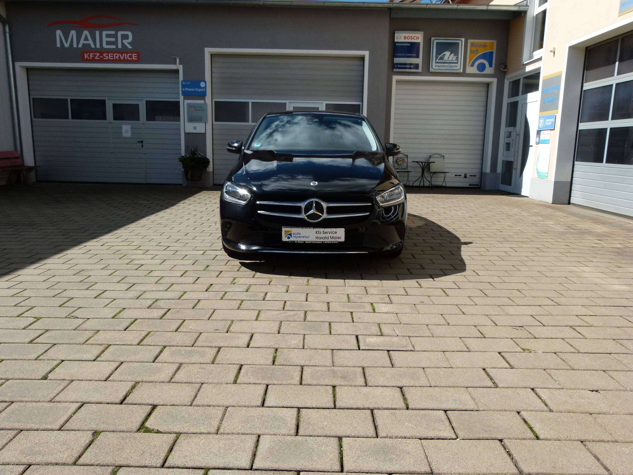 Mercedes-Benz B 180