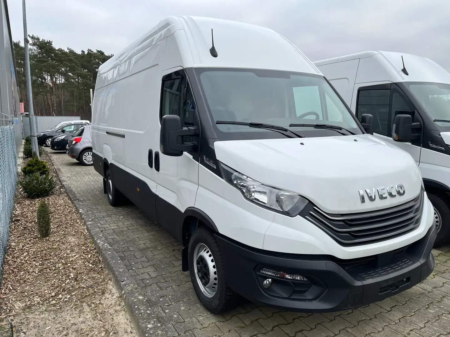 Iveco Daily 3.0 176PS HI-Matic Superhoch+Lang Weiß - 1