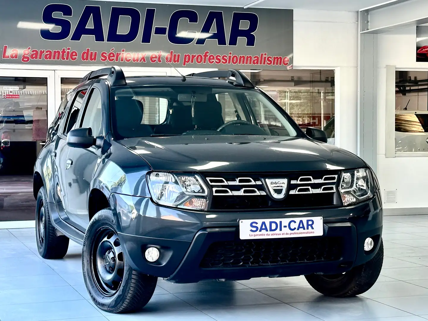 Dacia Duster 1.6i 115cv Grijs - 1