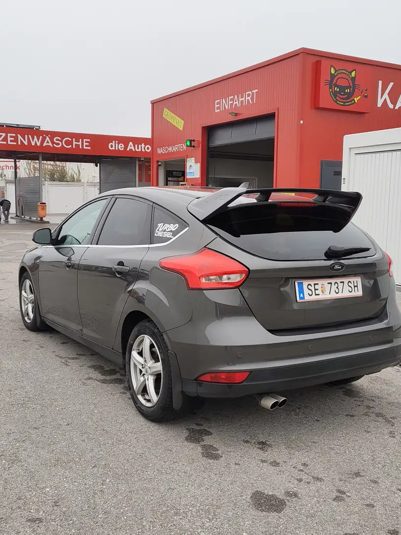 Ford Focus VHB / Vollaustattung / 1,5 TDCi Titanium Grau - 1