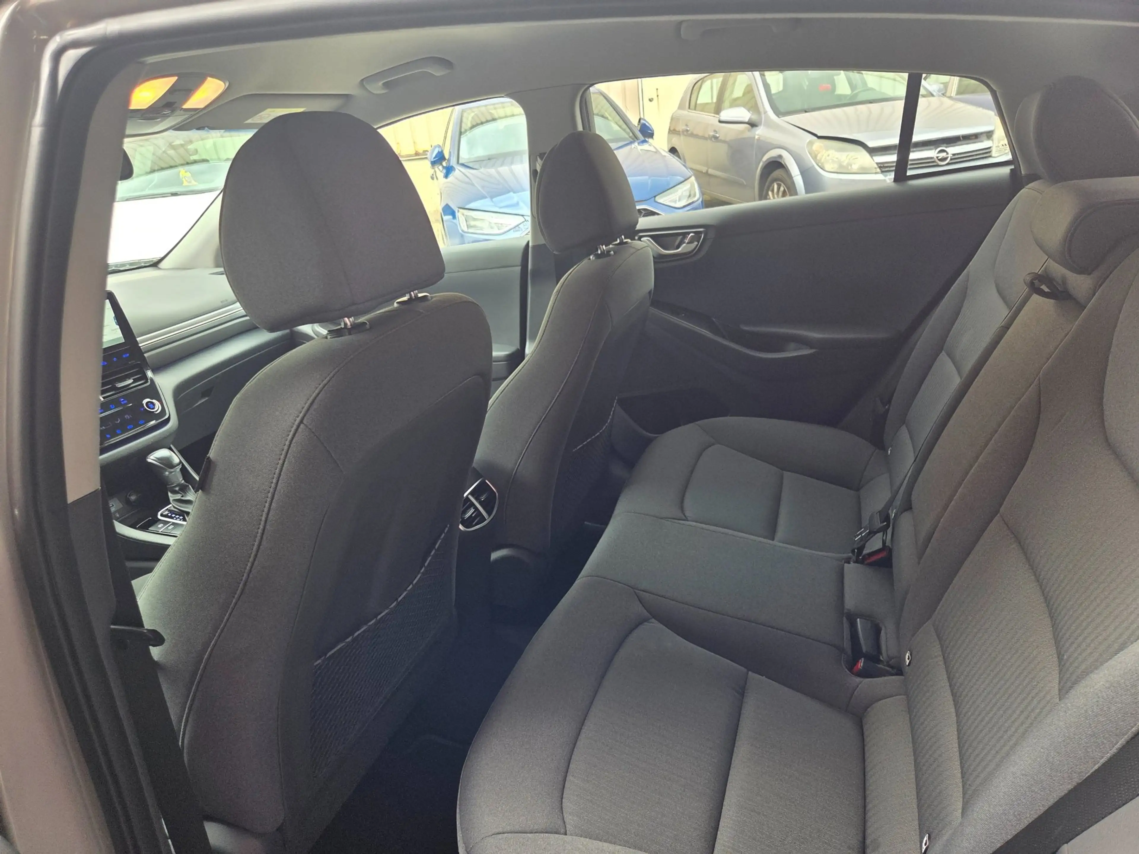 Hyundai IONIQ 1.6 GDi PHEV Comfort Parkeersensoren achter/ Stoel — photo 10