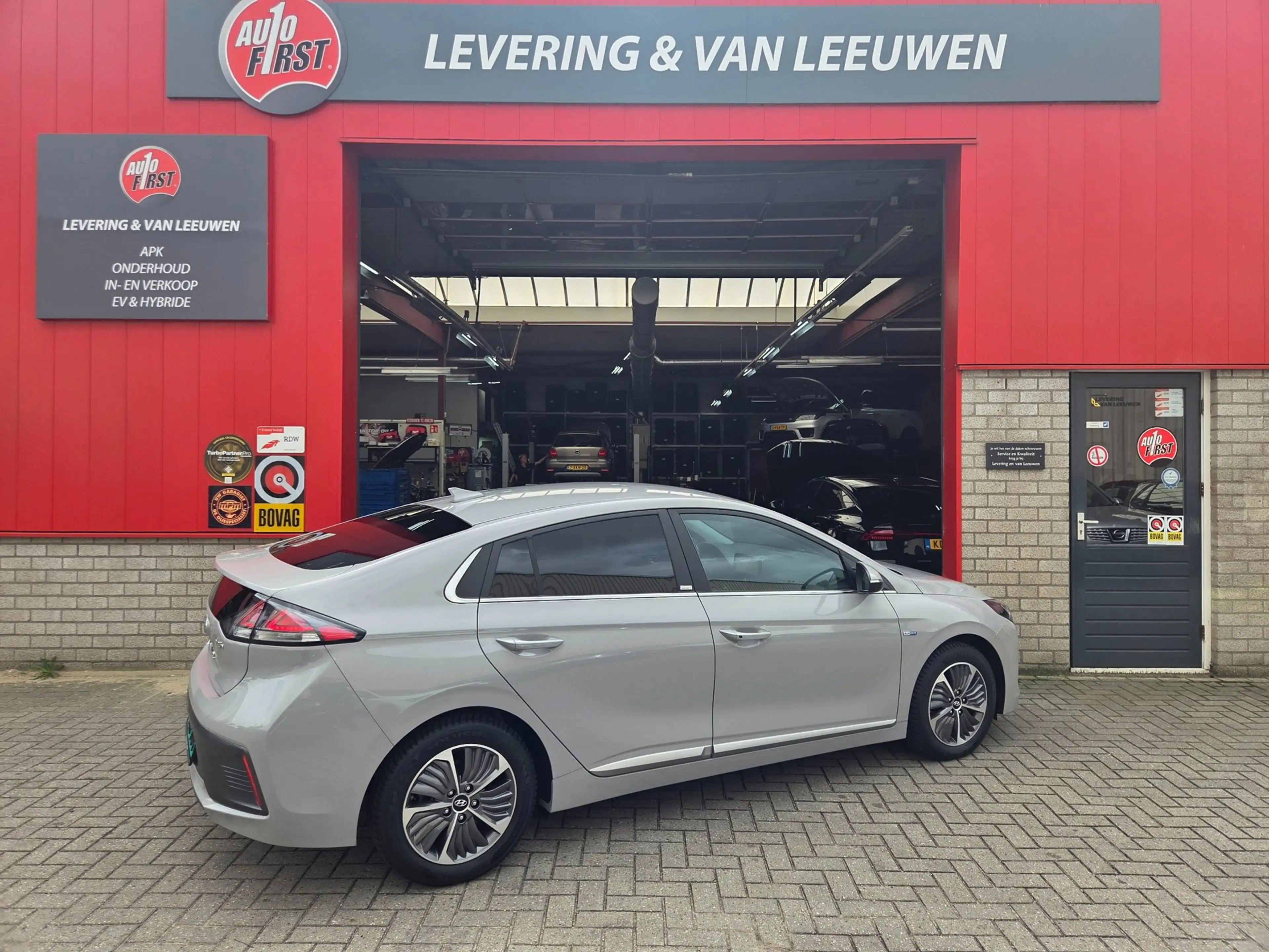 Hyundai IONIQ 1.6 GDi PHEV Comfort Parkeersensoren achter/ Stoel — photo 3
