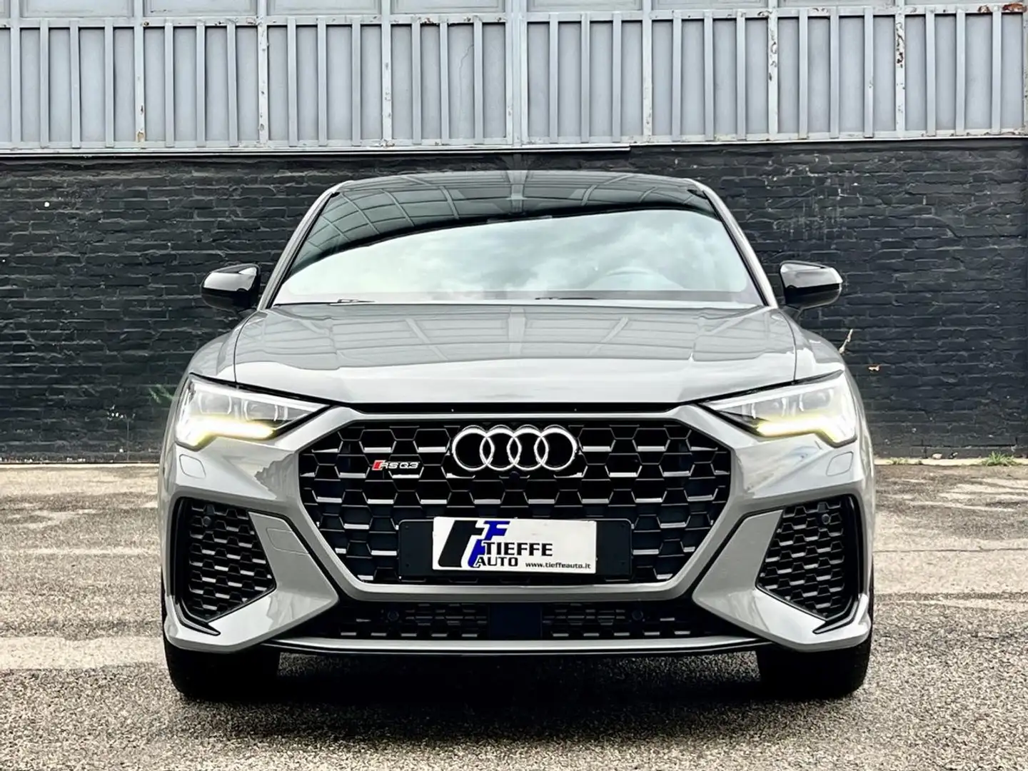 Audi RS Q3 SPB quattro S tronic Šedá - 2