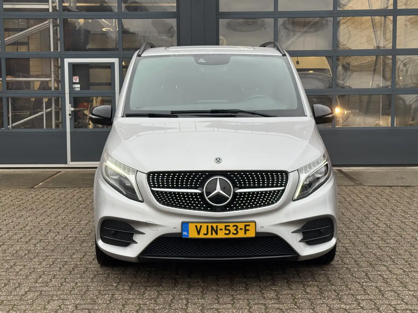 Mercedes-Benz V 300 V 300d AMG L Avantgarde Edition | Enkele Cabine | Zilver - 2