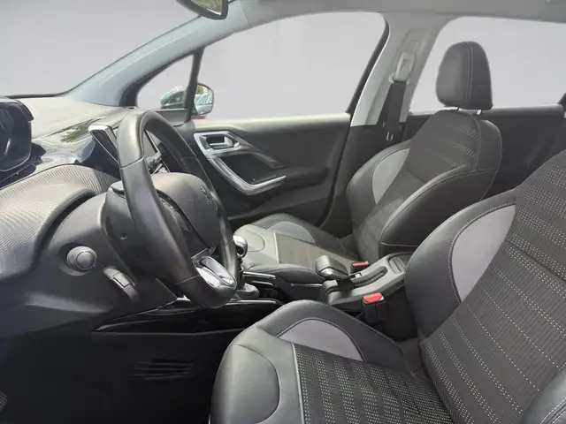 Peugeot 2008 view 11