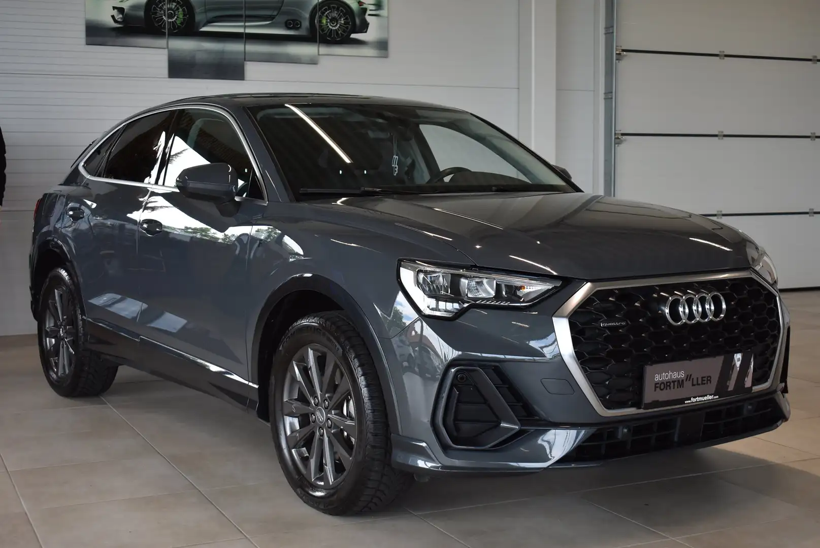 Audi Q3 Sportback 40 TDI quattro //Sport Grau - 1