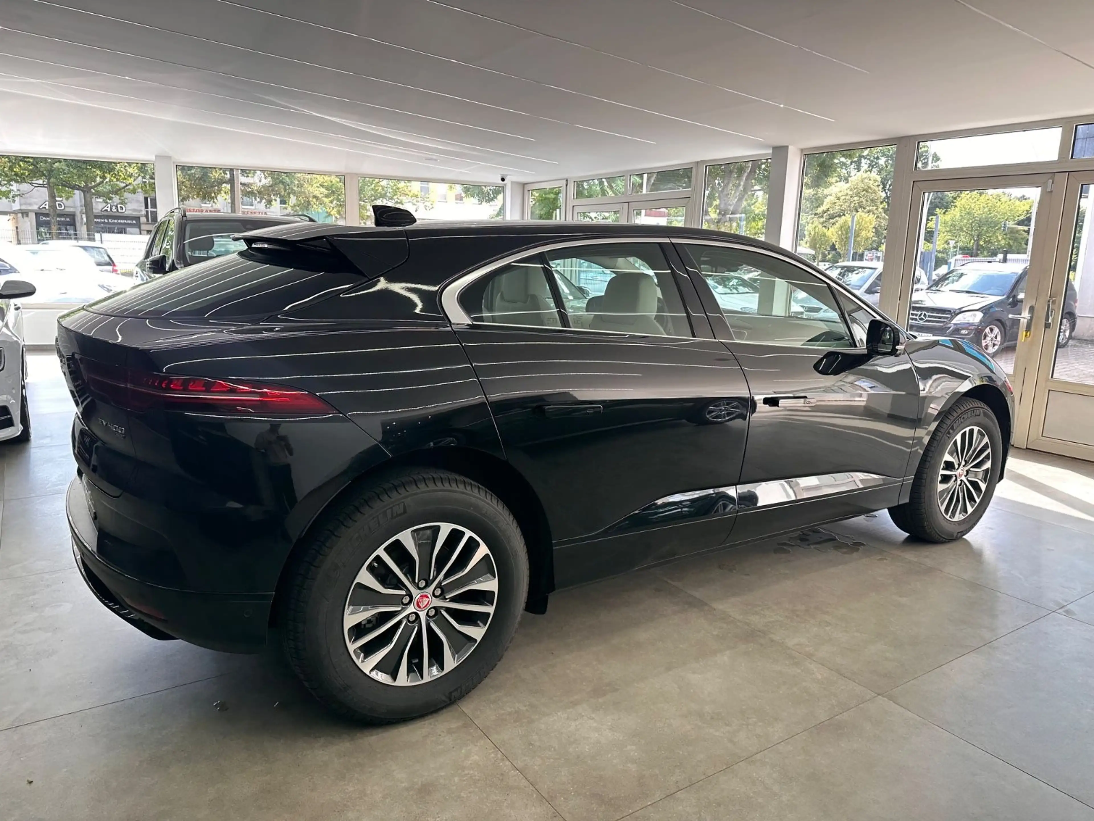 Jaguar I-Pace I-PACE S EV400 AWD*LED*360°Kamera*Keyless*Leder* — photo 6