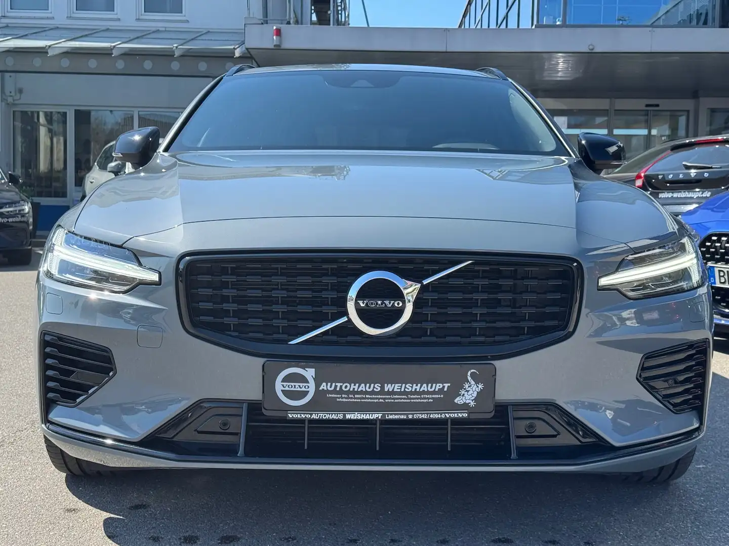 Volvo V60 T8*R-Design*NP 70.800*AWD*AHK*ACC*H&K*Keyl Grau - 2