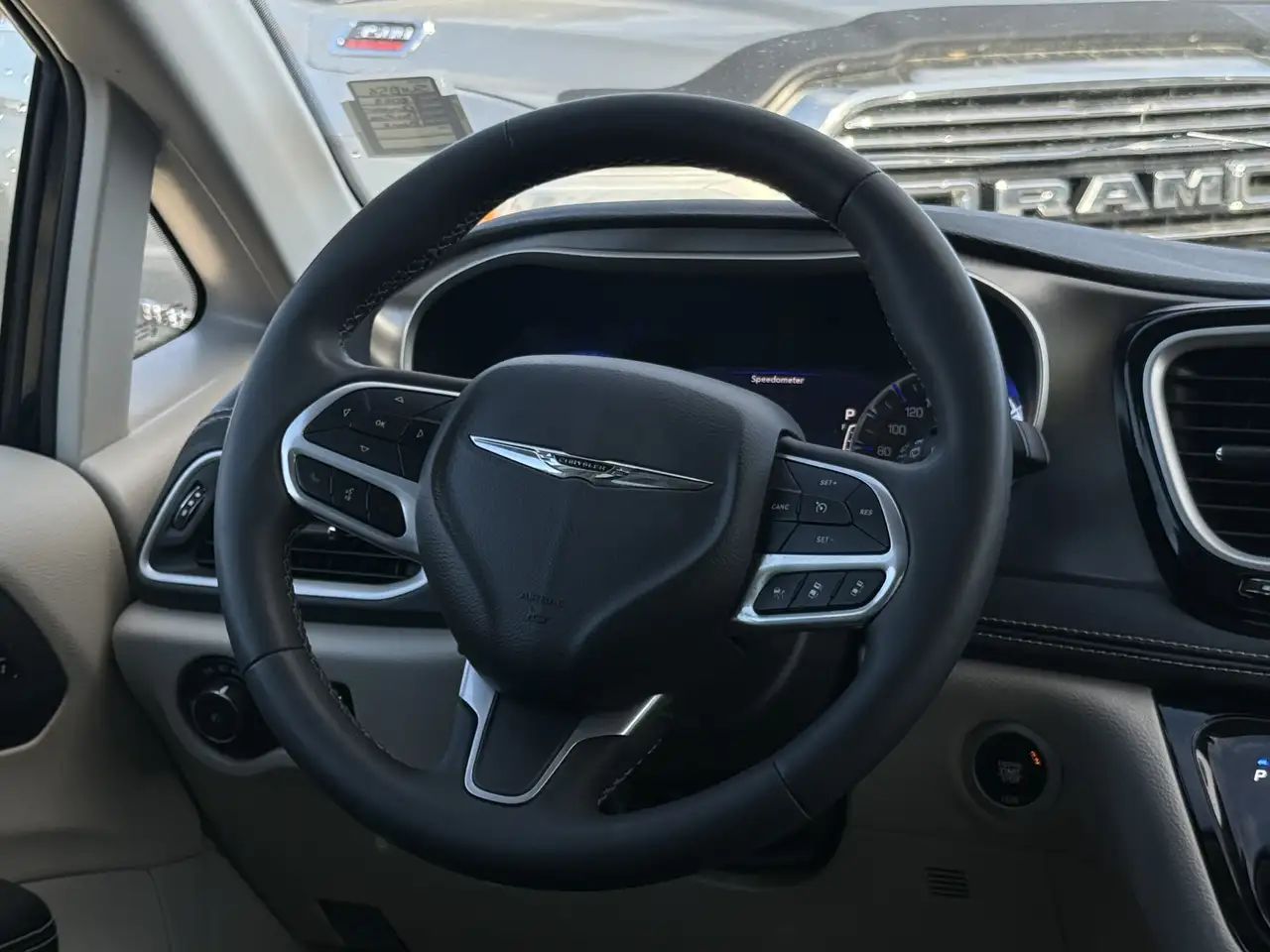 Chrysler Pacifica снимка Chrysler Pacifica