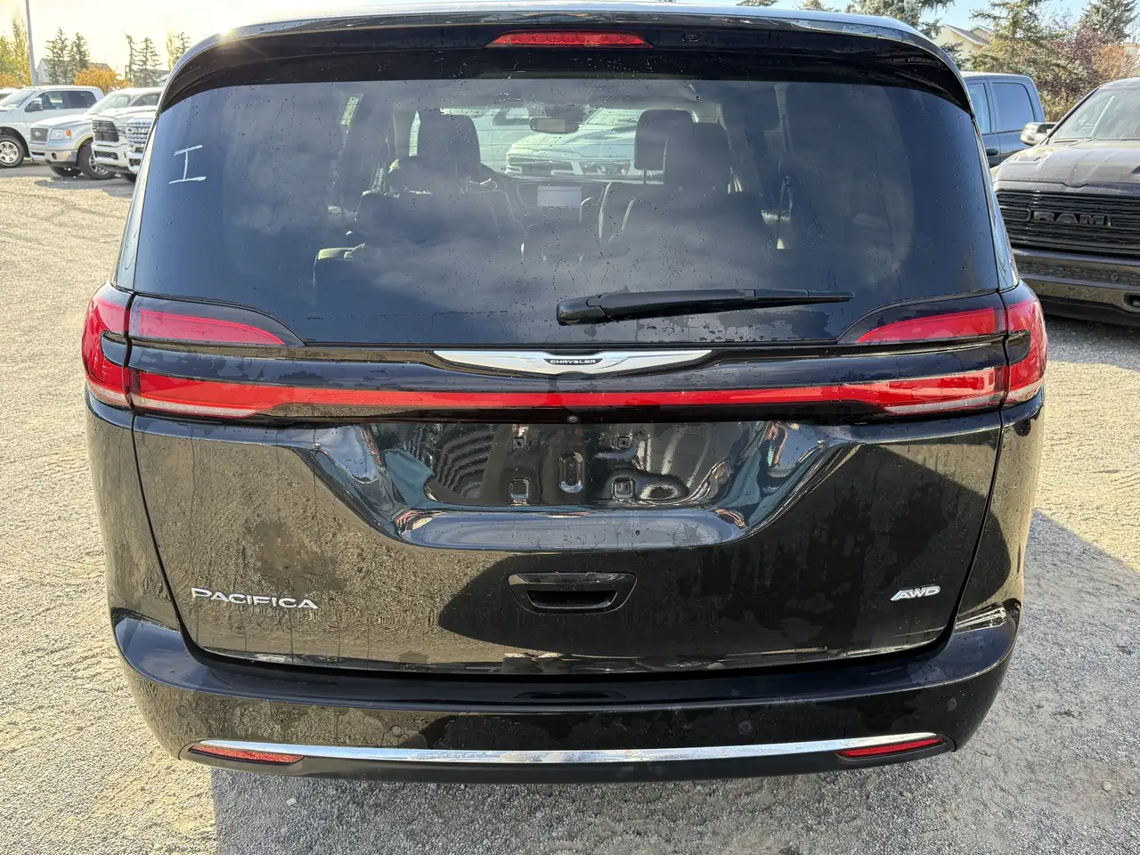 Chrysler Pacifica снимка Chrysler Pacifica