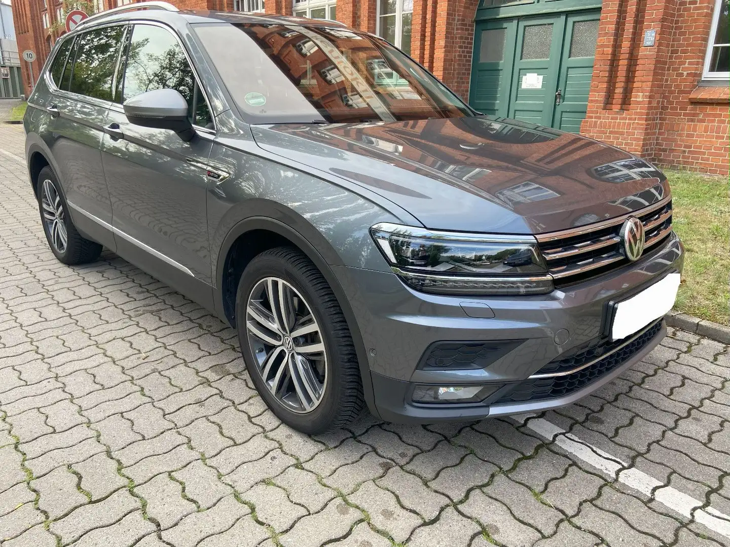 Volkswagen Tiguan Allspace Highline 4Motion°Leder°Pano° Grau - 1
