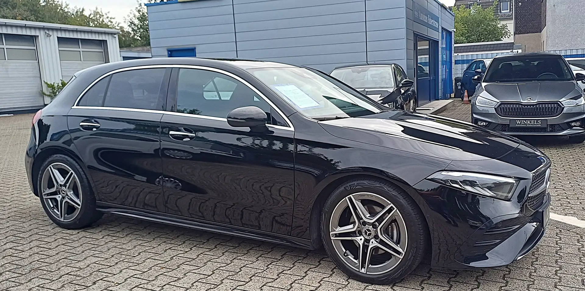 Mercedes-Benz A 180 AMG Line-7Gang-Navi-Klimaau-Kamera-Leder-SH-LH-18" Schwarz - 2