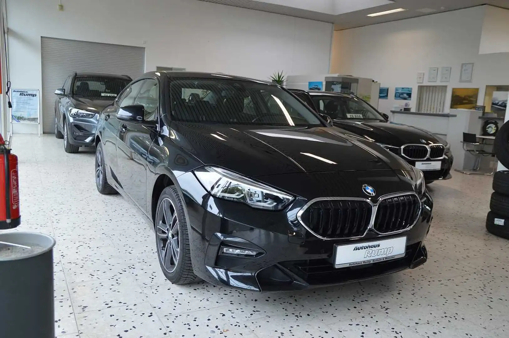 BMW 220 i Gran Coupe Aut. Sport Line Zwart - 2