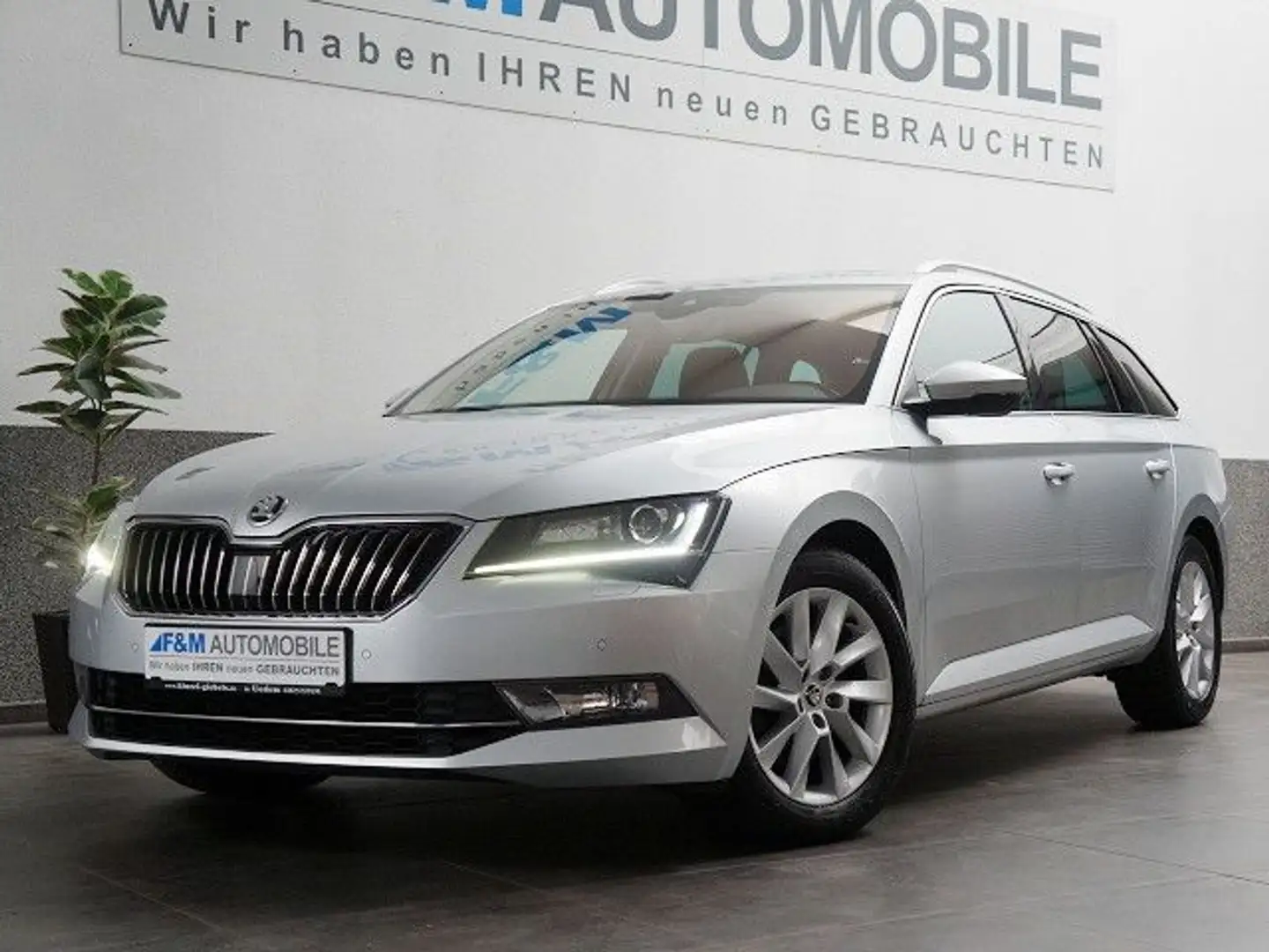 Skoda Superb 2.0 TDIDSG Style Combi Navi Pano R-Kam AC Argent - 2