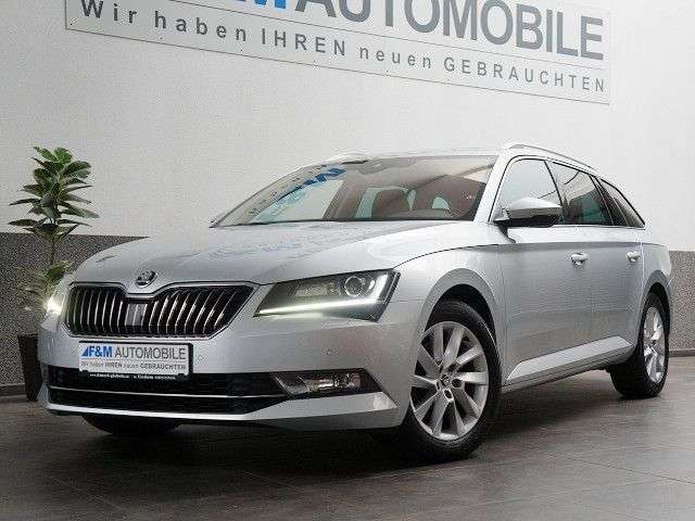 Skoda Superb 2.0 TDIDSG Style Combi Navi Pano R-Kam AC