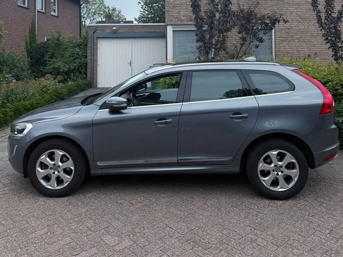 Volvo XC60 XC60 2.0 D4 FWD Oc. Race Gris - 1