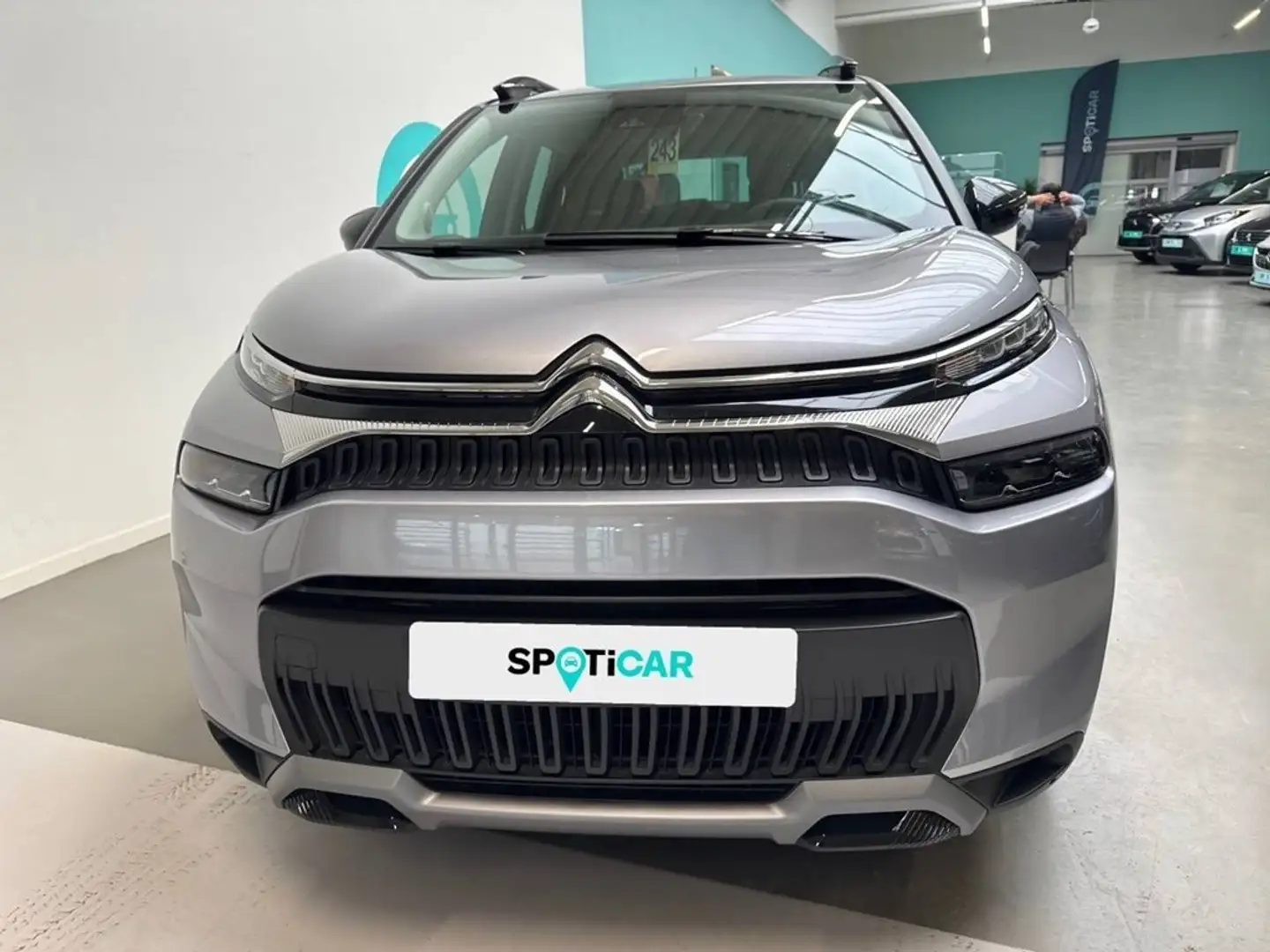Citroen C3 Aircross 1.2 PureTech 130 S&S EAT6 Shine Grijs - 2