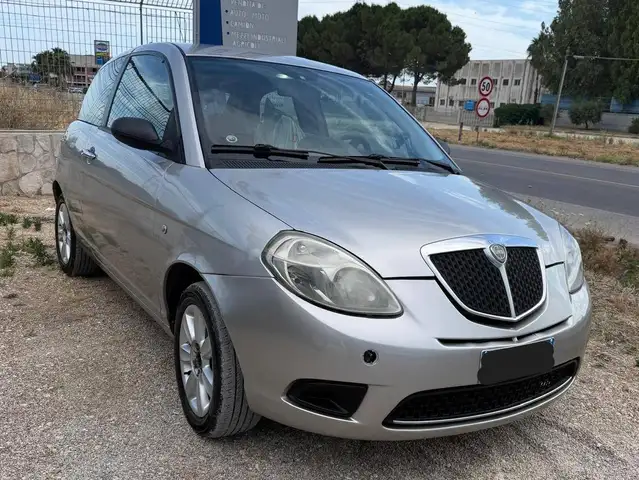 Lancia Ypsilon