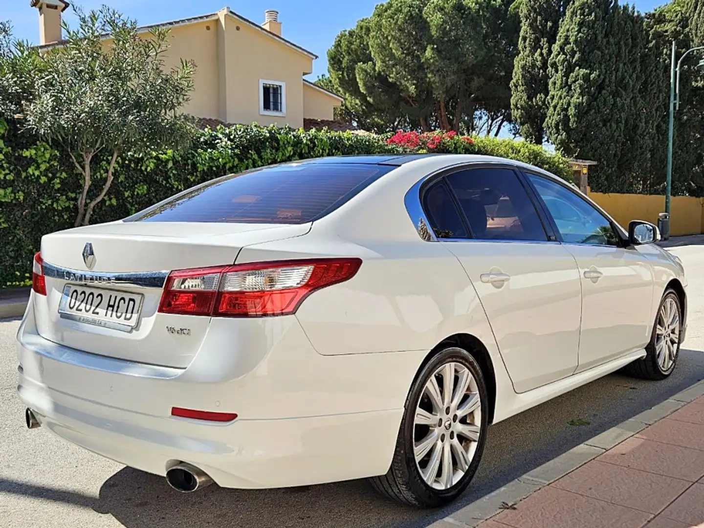 Renault Latitude Berlina Automático de 4 Puertas Weiß - 2