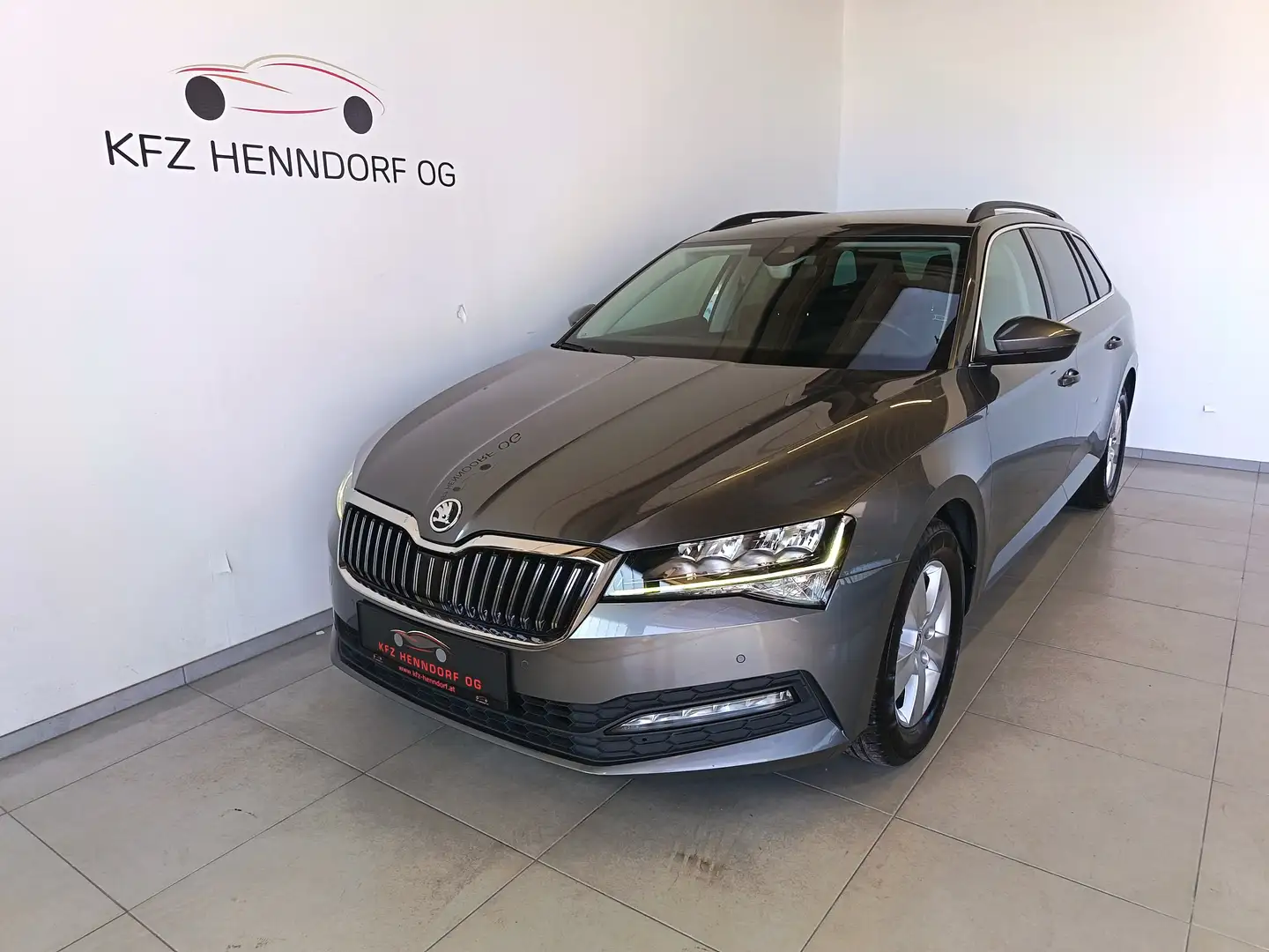 Skoda Superb 2,0 TDI Ambition DSG ab € 330 / Monat Grau - 1