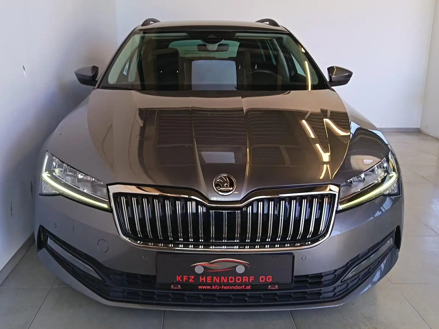 Skoda Superb 2,0 TDI Ambition DSG ab € 330 / Monat Grau - 2