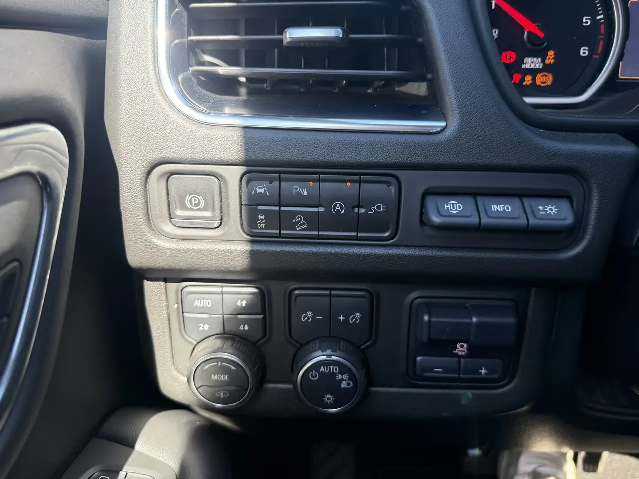 Chevrolet Tahoe photo Chevrolet Tahoe
