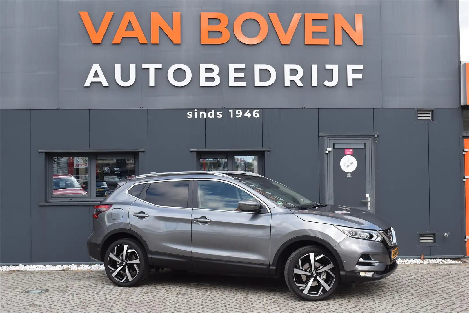 Nissan Qashqai 1.3 DIG-T 160pk New Tekna 1500kg trekgewicht! Grijs - 1