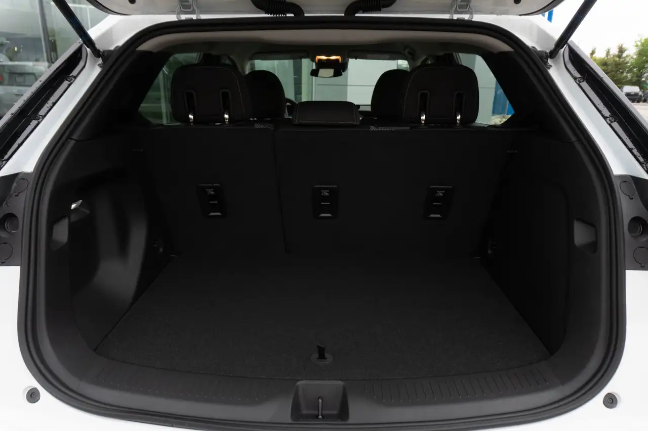 Chevrolet Bolt photo Chevrolet Bolt